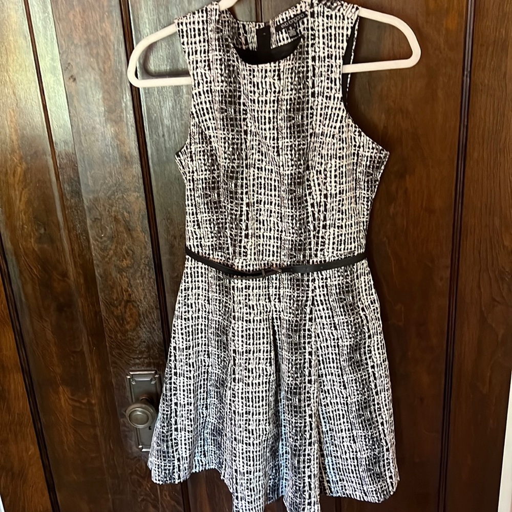 Eva Longoria Size 0 black and white dress with belt and pockets